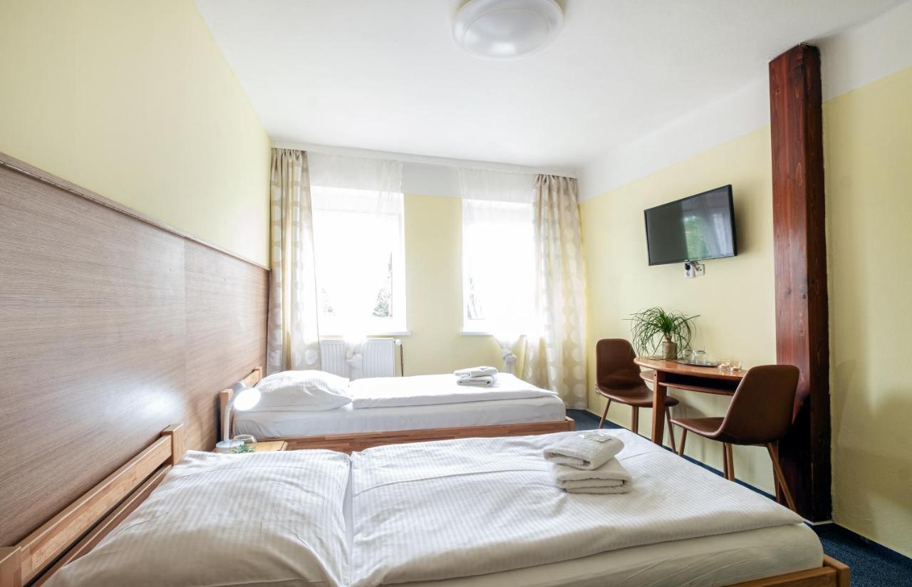 Hotel U Cisare Mirosovice Exterior photo